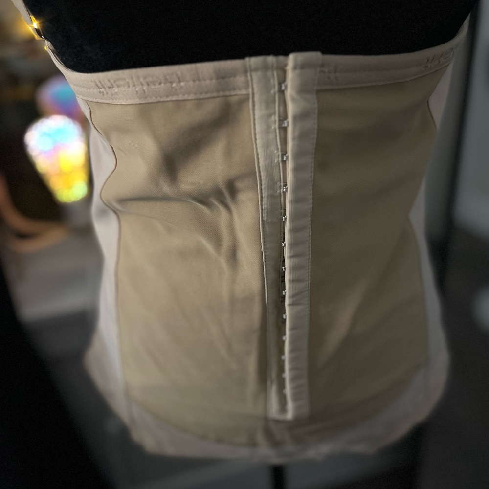 Girdle/Faja nude 2X - Bellefit-brand NEW in packaging- very comfortable.
